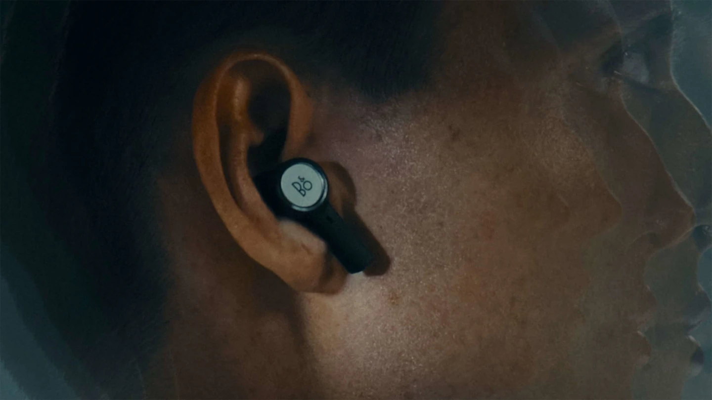 Beoplay Eleven — Natural Aluminium — 2