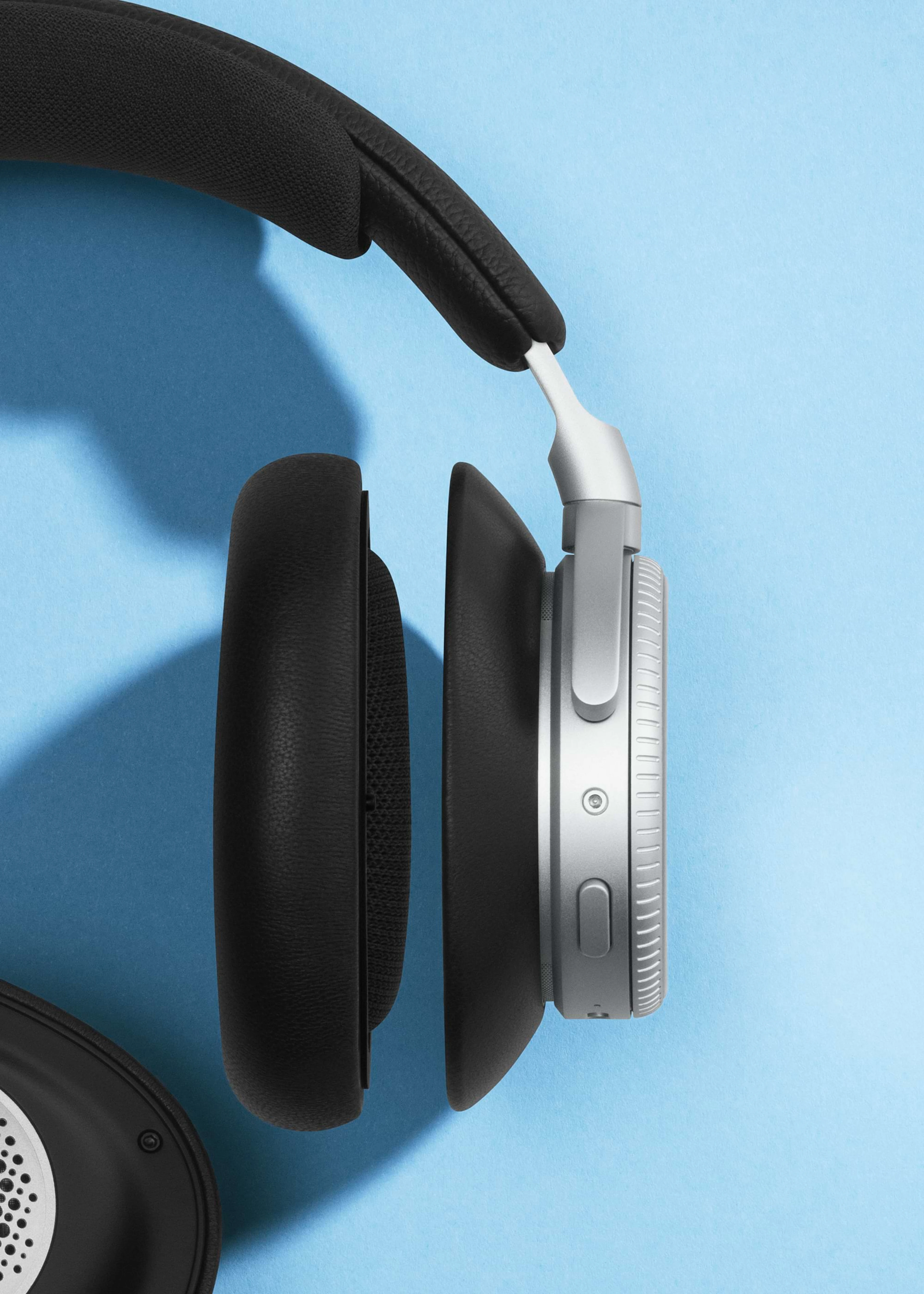Beoplay H100 — Infinite Black — 1